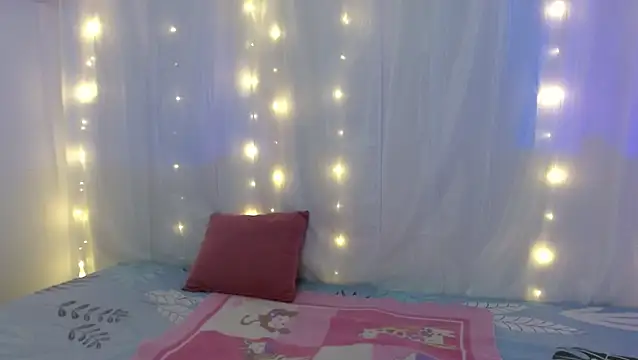 Snapshot of NoraParkeer chatting on September 12, 2025, 7:13 pm NoraParkeer online show from September 12, 2025, 7:13 pm