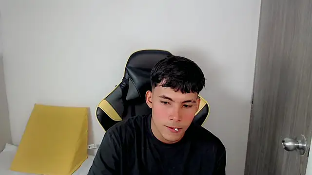 Snapshot of Austin_col_ chatting on September 10, 2025, 8:19 pm Austin col online show from September 10, 2025, 8:19 pm