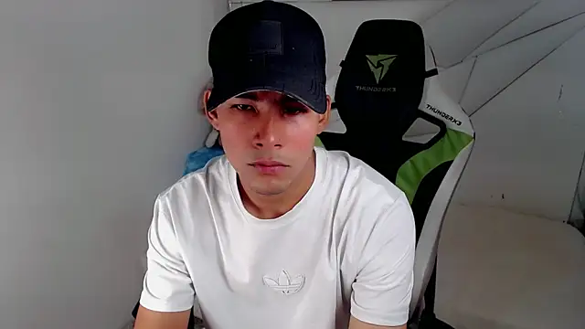 Snapshot of Austin_col_ chatting on October 12, 2025, 1:45 pm Austin col online show from October 12, 2025, 1:45 pm