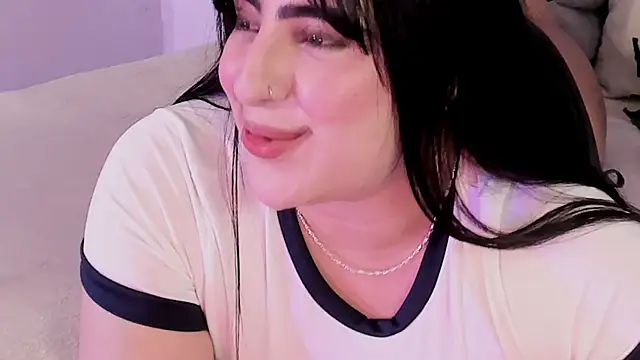 Camila Matinez  online show from December 4, 2025, 1:15 am