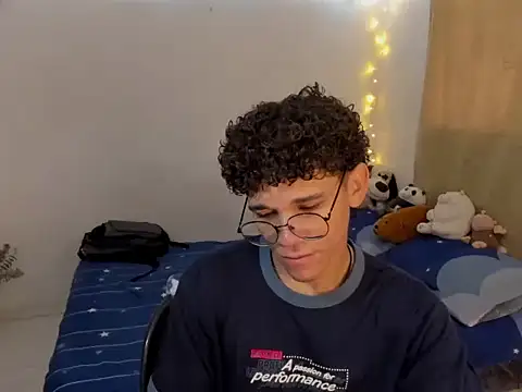 Snapshot of Tom_Blues chatting on November 10, 2025, 2:00 pm Tom Blues online show from November 10, 2025, 2:00 pm