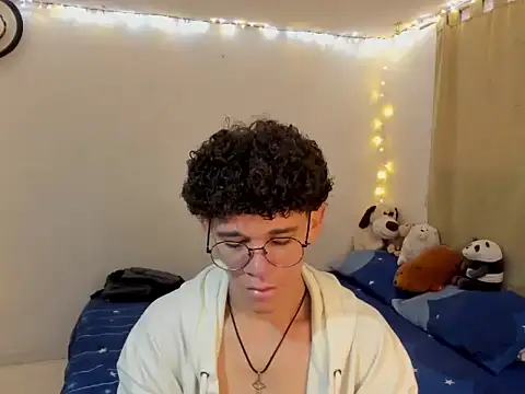 Snapshot of Tom_Blues chatting on October 29, 2025, 12:26 pm Tom Blues online show from October 29, 2025, 12:26 pm