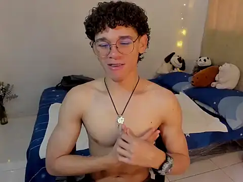 Snapshot of Tom_Blues chatting on November 4, 2025, 12:53 pm Tom Blues online show from November 4, 2025, 12:53 pm