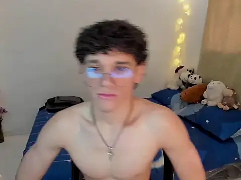 Snapshot of Tom_Blues chatting on November 18, 2025, 2:20 pm Tom Blues online show from November 18, 2025, 2:20 pm