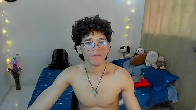 Snapshot of Tom_Blues chatting on November 13, 2025, 3:05 pm Tom Blues online show from November 13, 2025, 3:05 pm