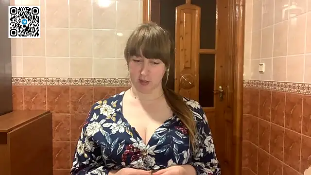 Snapshot of MaroonMoon_ chatting on November 22, 2025, 8:51 pm MaroonMoon online show from November 22, 2025, 8:51 pm