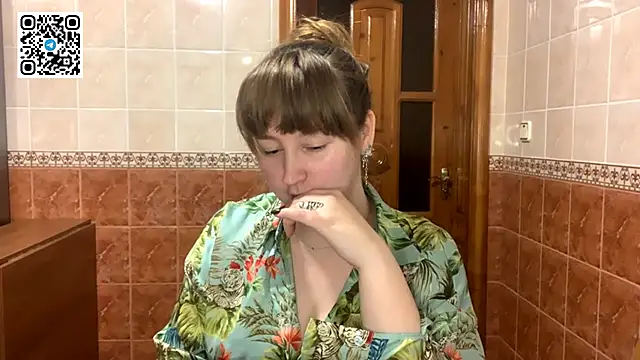 Snapshot of MaroonMoon_ chatting on November 10, 2025, 8:47 pm MaroonMoon online show from November 10, 2025, 8:47 pm