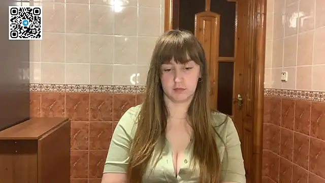 Snapshot of MaroonMoon_ chatting on November 14, 2025, 8:34 pm MaroonMoon online show from November 14, 2025, 8:34 pm