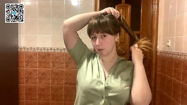 Snapshot of MaroonMoon_ chatting on December 15, 2025, 8:58 pm MaroonMoon online show from December 15, 2025, 8:58 pm