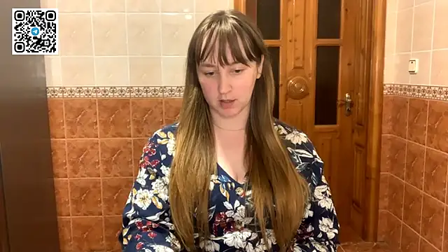 Snapshot of MaroonMoon_ chatting on September 10, 2025, 7:13 pm MaroonMoon online show from September 10, 2025, 7:13 pm