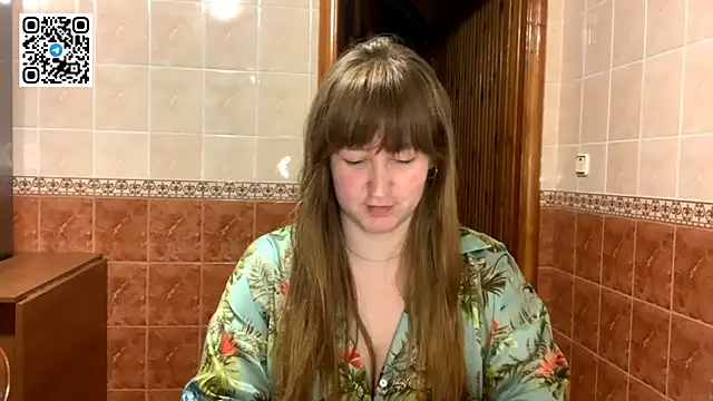 Snapshot of MaroonMoon_ chatting on October 26, 2025, 8:31 pm MaroonMoon online show from October 26, 2025, 8:31 pm