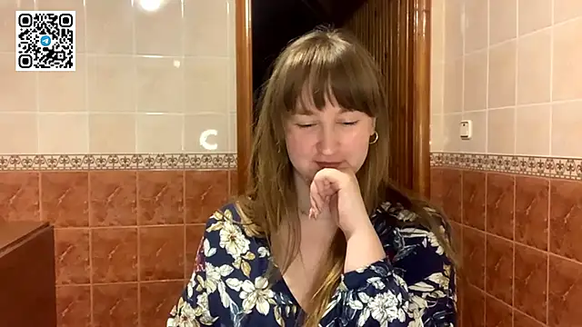 Snapshot of MaroonMoon_ chatting on October 28, 2025, 8:30 pm MaroonMoon online show from October 28, 2025, 8:30 pm