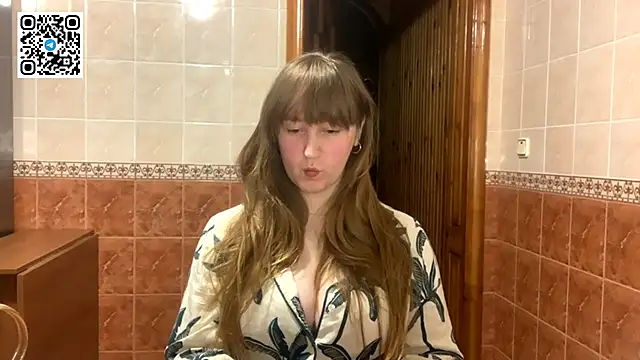 Snapshot of MaroonMoon_ chatting on October 24, 2025, 7:35 pm MaroonMoon online show from October 24, 2025, 7:35 pm