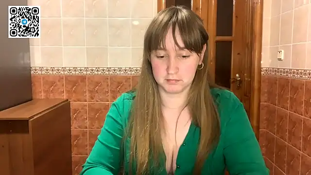 Snapshot of MaroonMoon_ chatting on October 6, 2025, 7:25 pm MaroonMoon online show from October 6, 2025, 7:25 pm