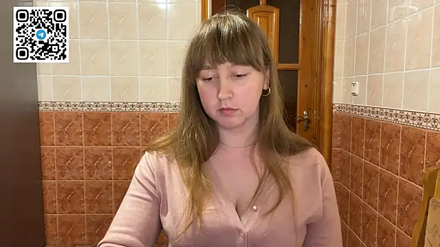 MaroonMoon  online show from April 18, 2026, 7:51 pm