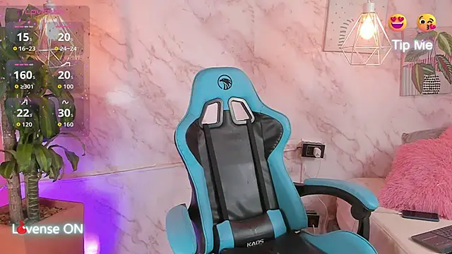 Snapshot of cristal_herrera_ chatting on October 9, 2025, 3:40 am cristal herrera  online show from October 9, 2025, 3:40 am