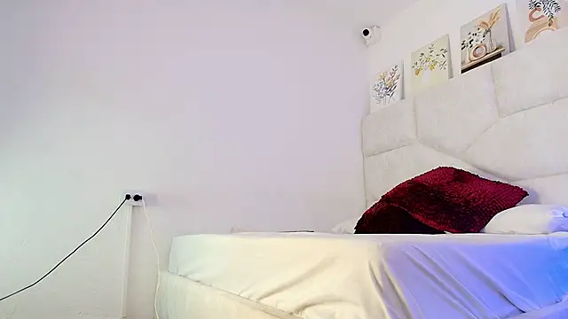 elizawiliamst online show from April 21, 2026, 6:03 pm