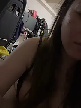 Lovelyanan online show from April 19, 2026, 6:43 pm