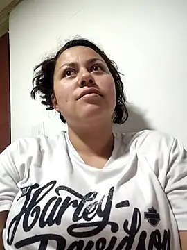 camila-titis online show from March 6, 2026, 4:40 am