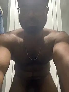 Snapshot of DJLOVE280825 chatting on October 3, 2025, 9:27 pm DJLOVE280825 online show from October 3, 2025, 9:27 pm