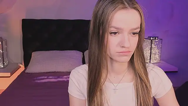 E l i z e  online show from April 21, 2026, 5:25 am