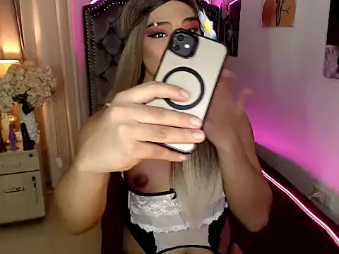 Snapshot of Heaven_Cock chatting on November 12, 2025, 12:20 pm Heaven Cock online show from November 12, 2025, 12:20 pm