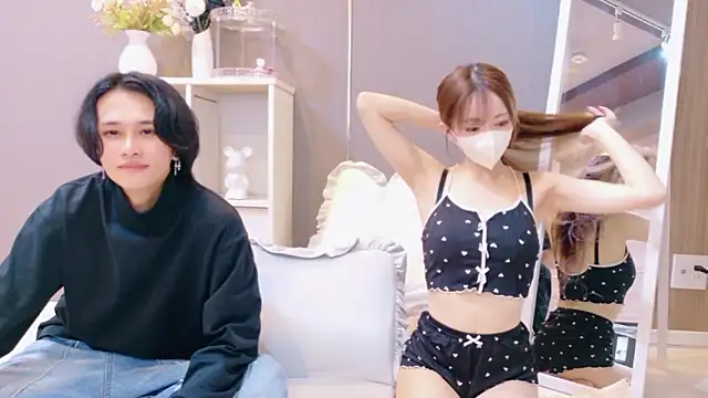 Snapshot of RIRI-style chatting on November 22, 2025, 8:35 am RIRI-style online show from November 22, 2025, 8:35 am