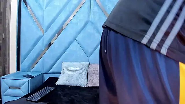 ClioandDemeteer online show from October 7, 2025, 3:40 am