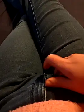 Snapshot of Horny_mummy chatting on November 27, 2025, 1:33 pm Horny mummy online show from November 27, 2025, 1:33 pm