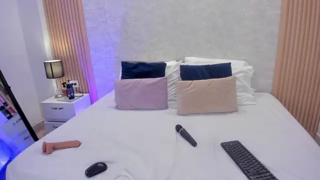 Snapshot of NaomyCollins__ chatting on July 18, 2026, 3:26 am NaomyCollins online show from July 18, 2026, 3:26 am
