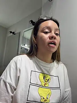 Sky Junne online show from April 13, 2026, 5:06 pm