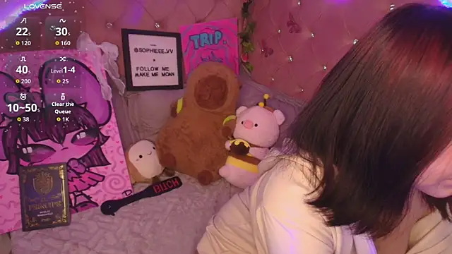 sophiievv online show from November 1, 2025, 7:52 pm