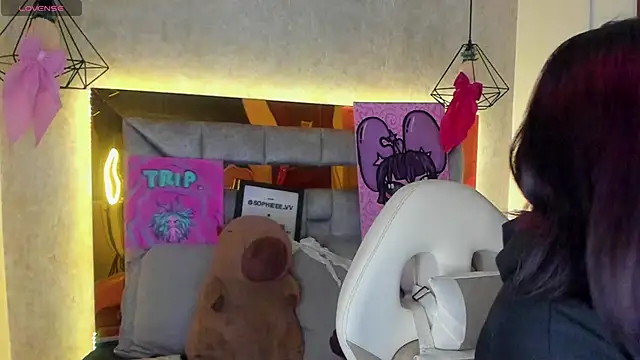 sophiievv online show from November 28, 2025, 7:14 pm