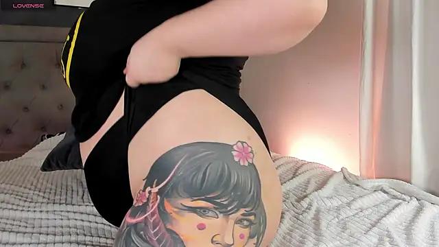 Snapshot of Alissa_S chatting on November 9, 2025, 4:11 pm Alissa S online show from November 9, 2025, 4:11 pm