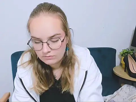 Snapshot of AliceCrazy69 chatting on November 25, 2025, 4:29 pm AliceCrazy69 online show from November 25, 2025, 4:29 pm