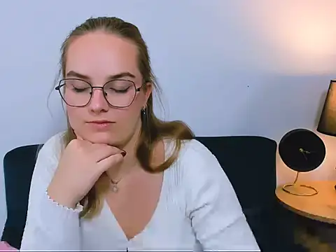 Snapshot of AliceCrazy69 chatting on November 18, 2025, 4:10 pm AliceCrazy69 online show from November 18, 2025, 4:10 pm