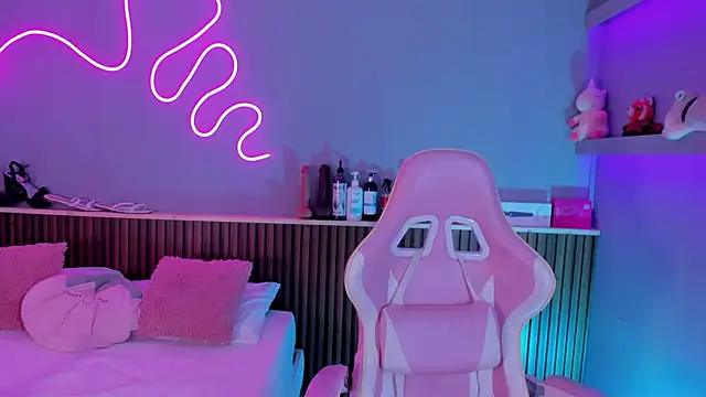 SammyRose  online show from April 18, 2026, 8:20 pm