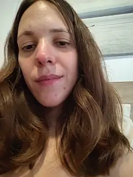 Snapshot of lauflor chatting on June 3, 2026, 4:33 pm lauflor online show from June 3, 2026, 4:33 pm