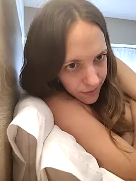 Snapshot of lauflor chatting on February 28, 2026, 1:44 pm lauflor online show from February 28, 2026, 1:44 pm