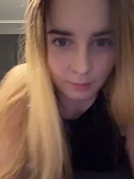 Snapshot of ellieen chatting on November 9, 2025, 10:03 pm ellieen online show from November 9, 2025, 10:03 pm