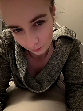 Snapshot of ellieen chatting on October 29, 2025, 9:58 pm ellieen online show from October 29, 2025, 9:58 pm