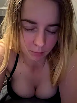 Snapshot of ellieen chatting on November 7, 2025, 9:52 pm ellieen online show from November 7, 2025, 9:52 pm