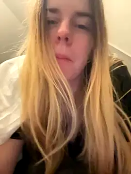 Snapshot of ellieen chatting on November 19, 2025, 10:21 pm ellieen online show from November 19, 2025, 10:21 pm