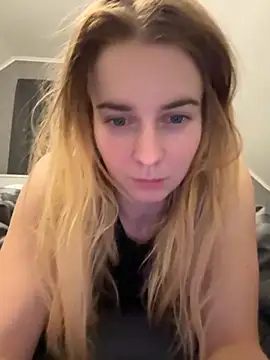 Snapshot of ellieen chatting on November 3, 2025, 10:24 pm ellieen online show from November 3, 2025, 10:24 pm