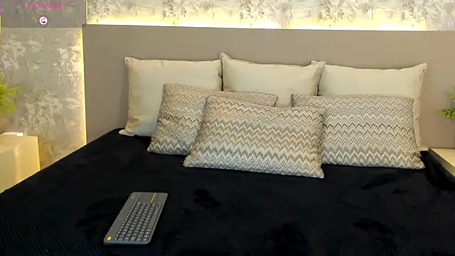 Snapshot of MilaGrace1 chatting on September 30, 2025, 10:21 am MilaGrace1 online show from September 30, 2025, 10:21 am