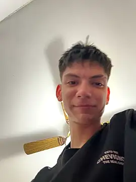 Snapshot of Luck__090 chatting on October 4, 2025, 12:56 am Luck  090 online show from October 4, 2025, 12:56 am