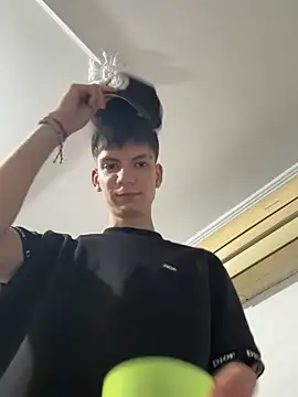 Snapshot of Luck__090 chatting on September 26, 2025, 5:14 am Luck  090 online show from September 26, 2025, 5:14 am