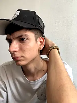 Snapshot of Luck__090 chatting on September 16, 2025, 1:23 pm Luck  090 online show from September 16, 2025, 1:23 pm