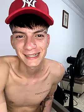 Snapshot of Luck__090 chatting on October 25, 2025, 2:33 am Luck  090 online show from October 25, 2025, 2:33 am