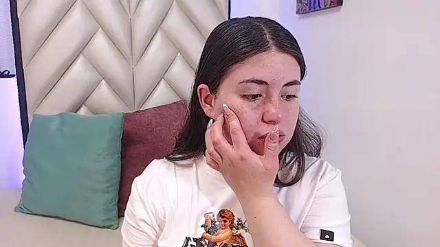 Snapshot of Vicluxxx chatting on November 6, 2025, 1:04 pm Vicluxxx online show from November 6, 2025, 1:04 pm